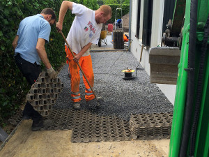 Maarheeze tuin grondwerk en straatwerk incl. bomen verplaatsen